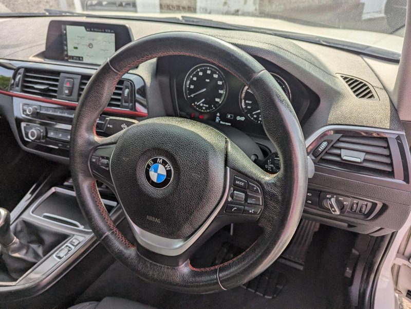BMW 1 SERIES