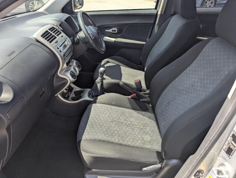 TOYOTA URBAN CRUISER