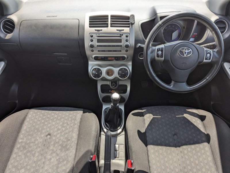TOYOTA URBAN CRUISER