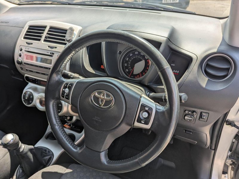 TOYOTA URBAN CRUISER