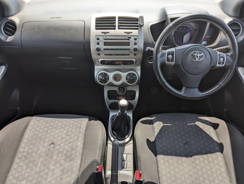 TOYOTA URBAN CRUISER